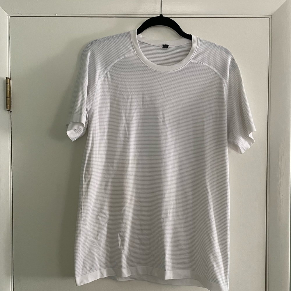 LULULEMON License To Train T-Shirt